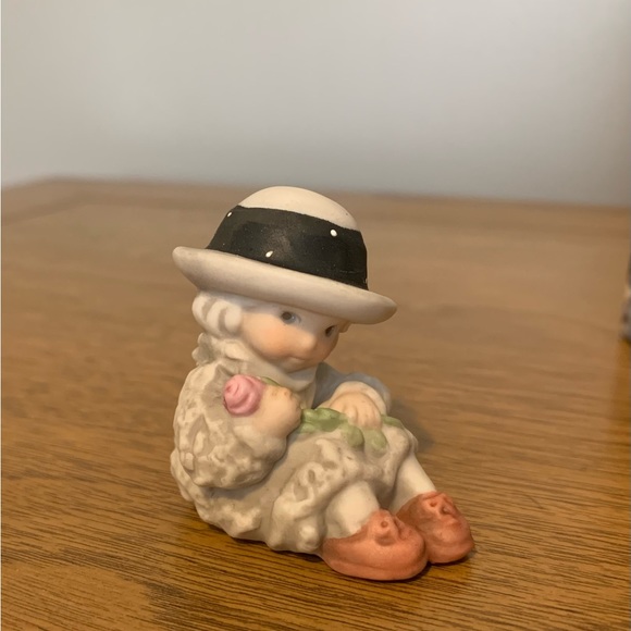 Kim Anderson’s «THINKING OF YOU...
BRINGS SWEET MEMORIES" GIRL SITTING,New - Picture 1 of 14